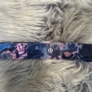 COPY - Lululemon Skinny Fly Away Tamer Headband Anti Slip Moody Mirage Bark Ber…